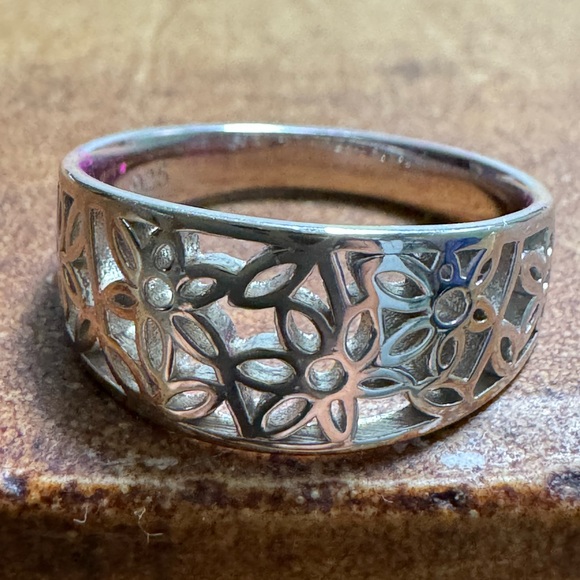 925 Sterling silver ring Size 8 - Picture 3 of 7